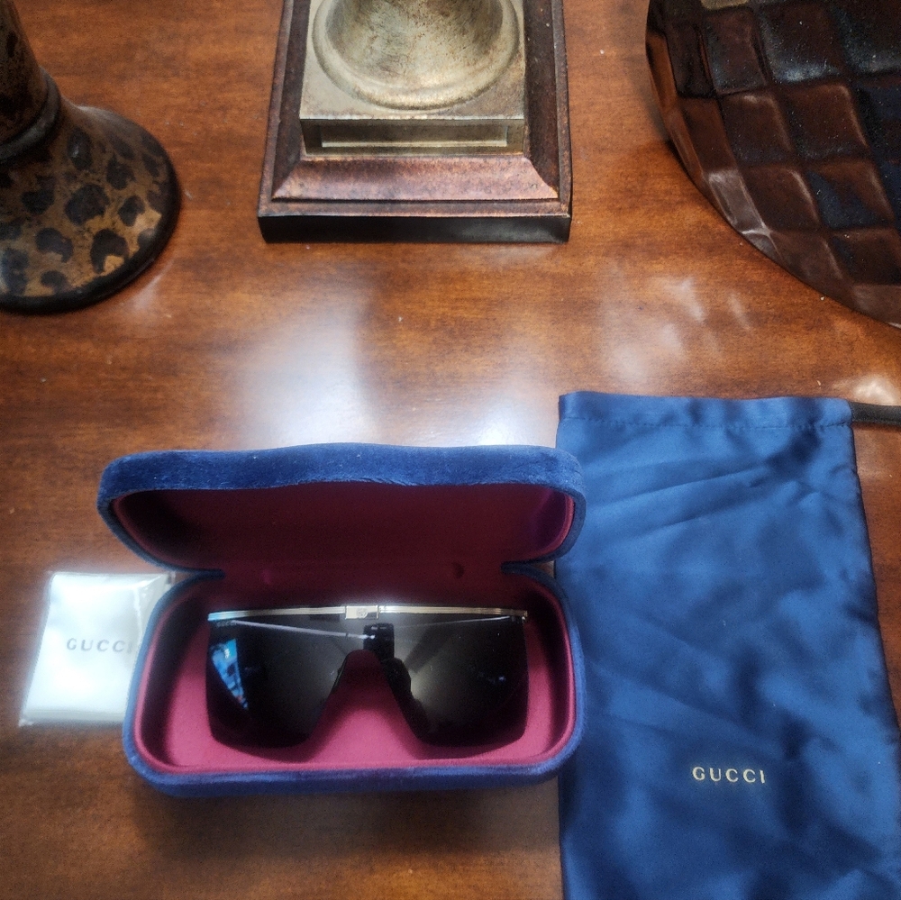 Gucci Black Gold Frame  Sunglasses with Blue Case